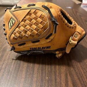 Mizuno youth Tom Glavine signature baseball glove